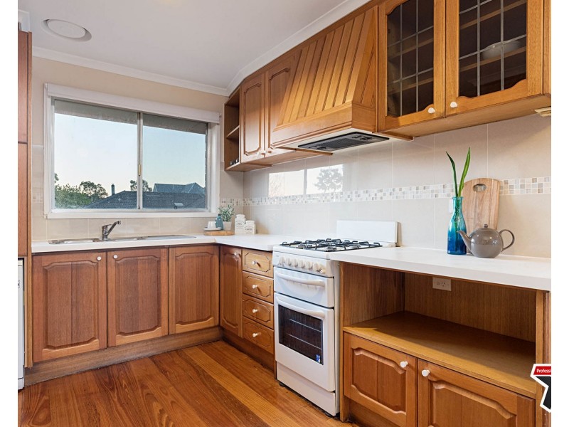 13 Saxon Drive, Mooroolbark VIC 3138