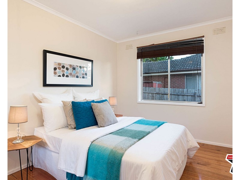 13 Saxon Drive, Mooroolbark VIC 3138