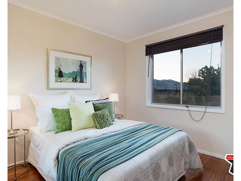 13 Saxon Drive, Mooroolbark VIC 3138
