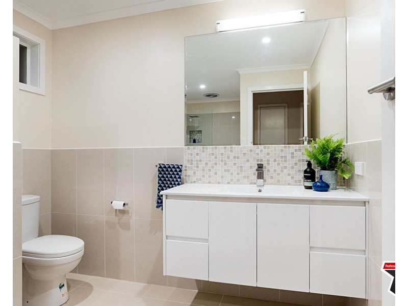 13 Saxon Drive, Mooroolbark VIC 3138