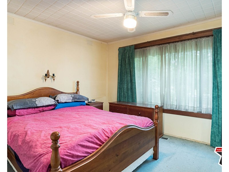 15 Shakespeare Avenue, Mooroolbark VIC 3138