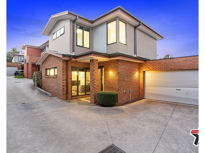 2/15 Ross Road, Croydon VIC 3136