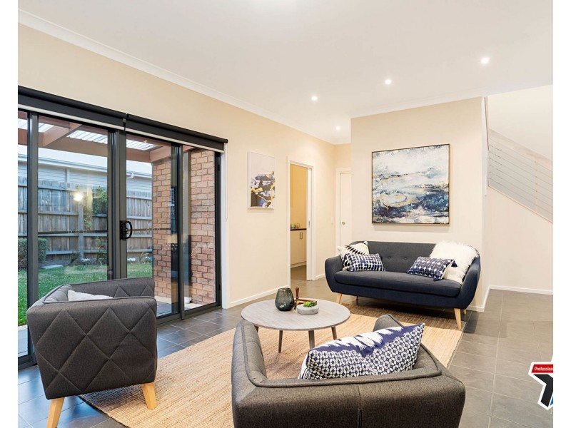 2/15 Ross Road, Croydon VIC 3136