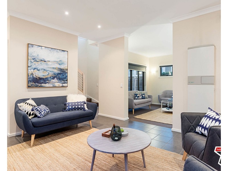 2/15 Ross Road, Croydon VIC 3136