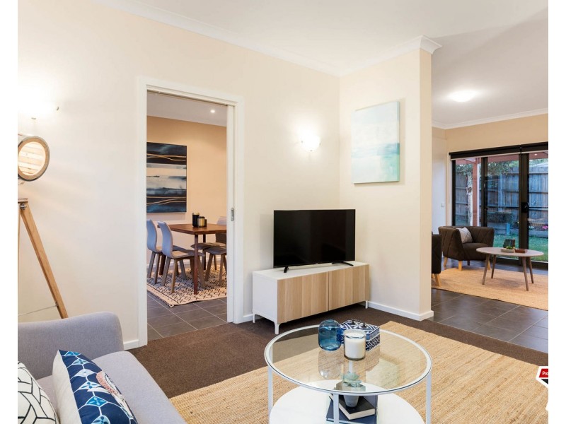 2/15 Ross Road, Croydon VIC 3136