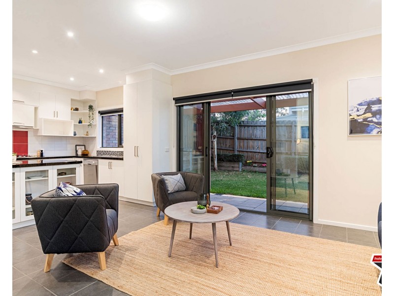 2/15 Ross Road, Croydon VIC 3136