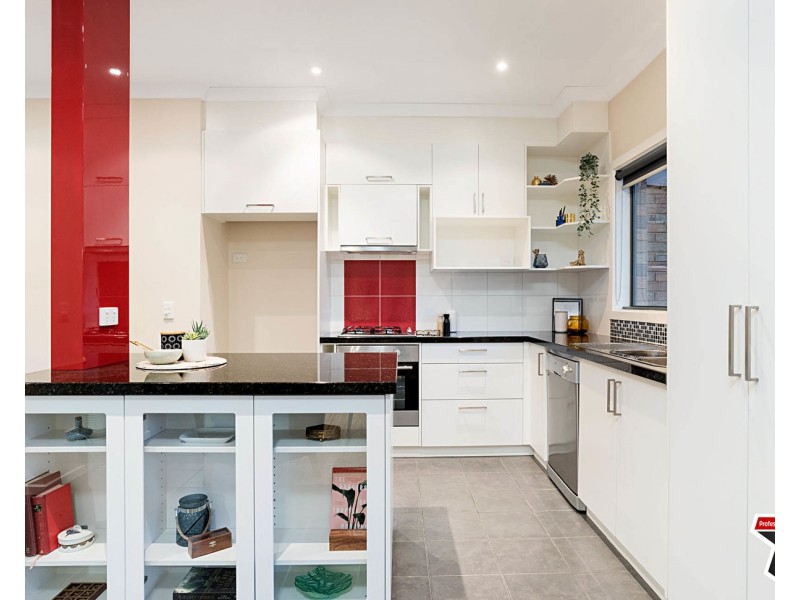 2/15 Ross Road, Croydon VIC 3136