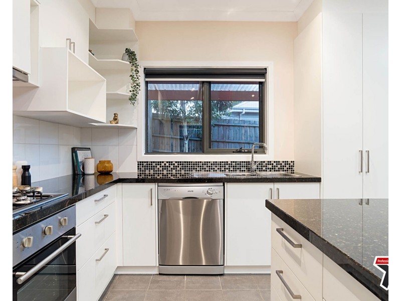 2/15 Ross Road, Croydon VIC 3136