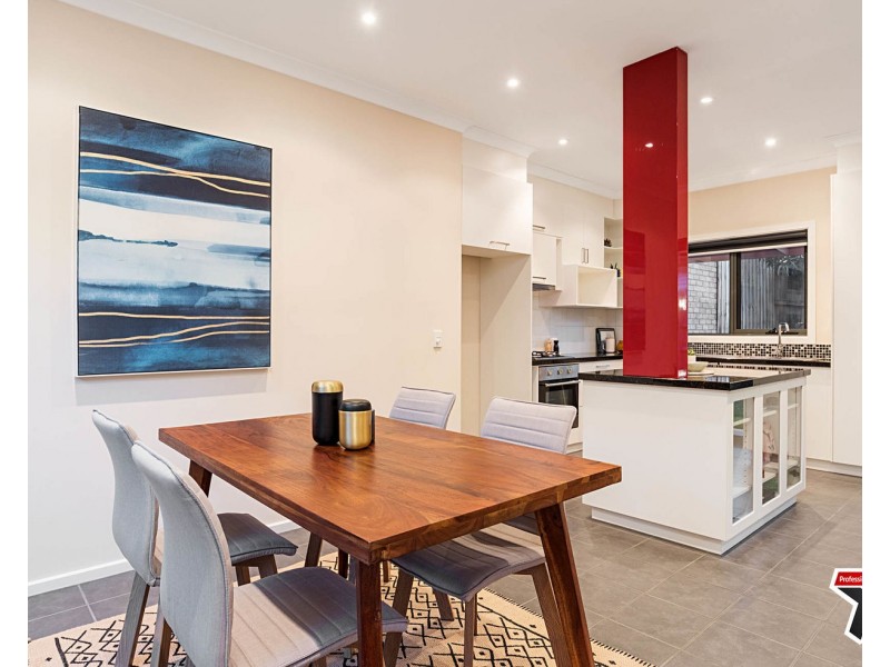 2/15 Ross Road, Croydon VIC 3136