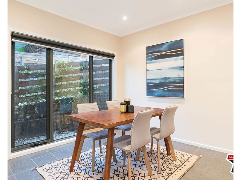 2/15 Ross Road, Croydon VIC 3136