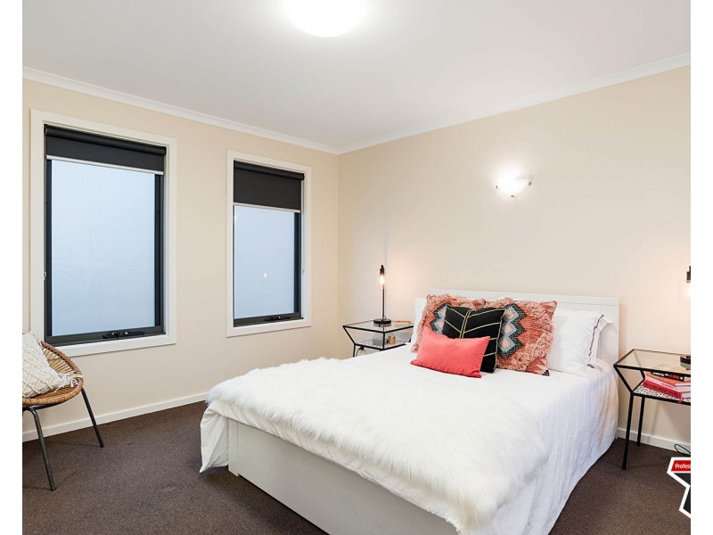 2/15 Ross Road, Croydon VIC 3136