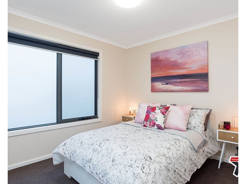 2/15 Ross Road, Croydon VIC 3136