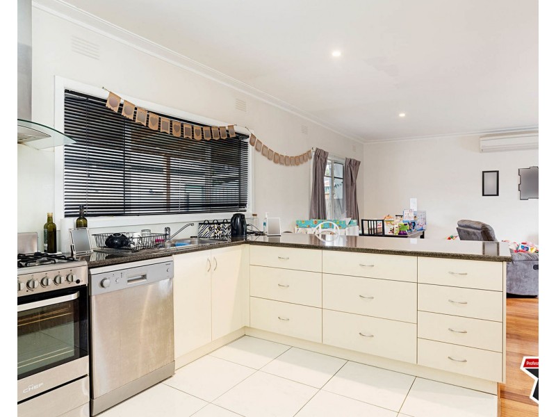 30 Thomas Street, Croydon South VIC 3136