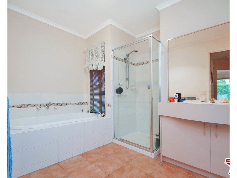 24 Glencoe Place, Lilydale VIC 3140