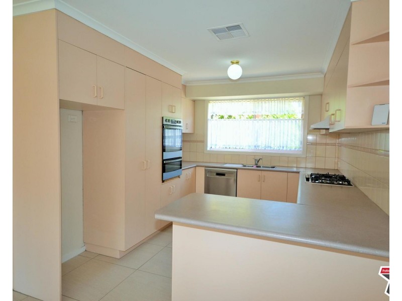 34 Kirkford Drive, Mooroolbark VIC 3138