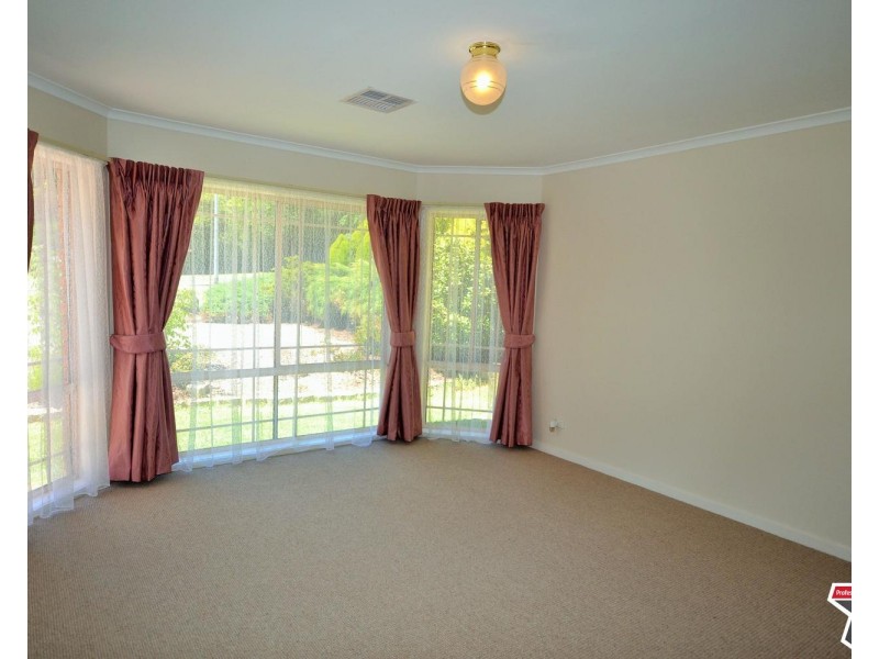 34 Kirkford Drive, Mooroolbark VIC 3138