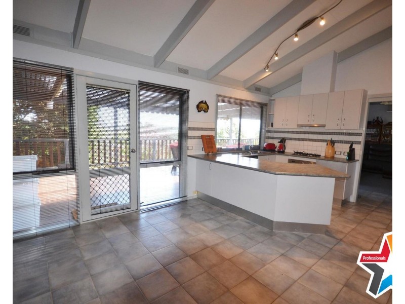 15 Edward Road, Chirnside Park VIC 3116