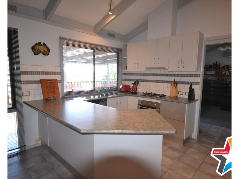 15 Edward Road, Chirnside Park VIC 3116