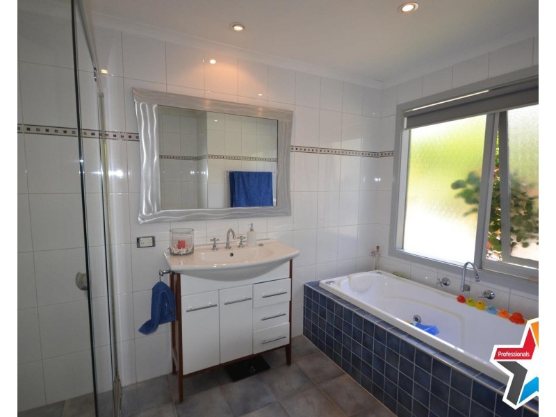 15 Edward Road, Chirnside Park VIC 3116