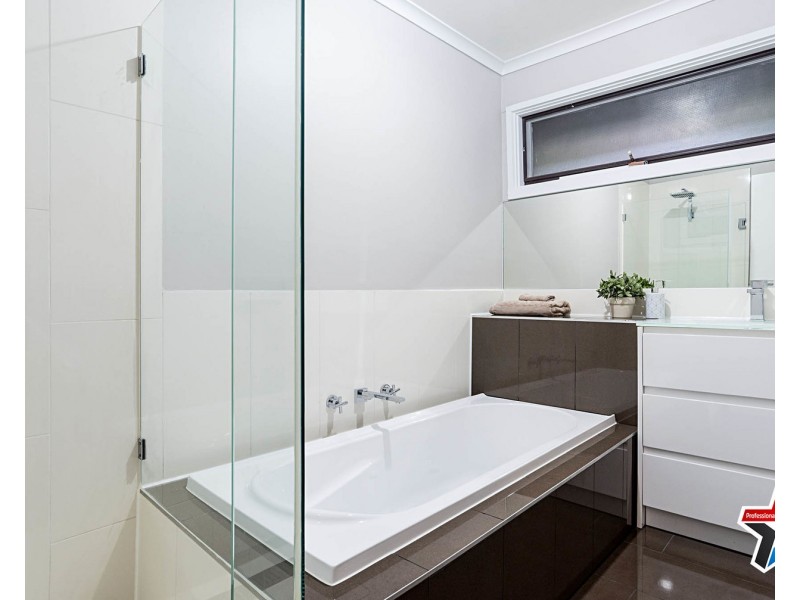 25 Myoora Drive, Mooroolbark VIC 3138