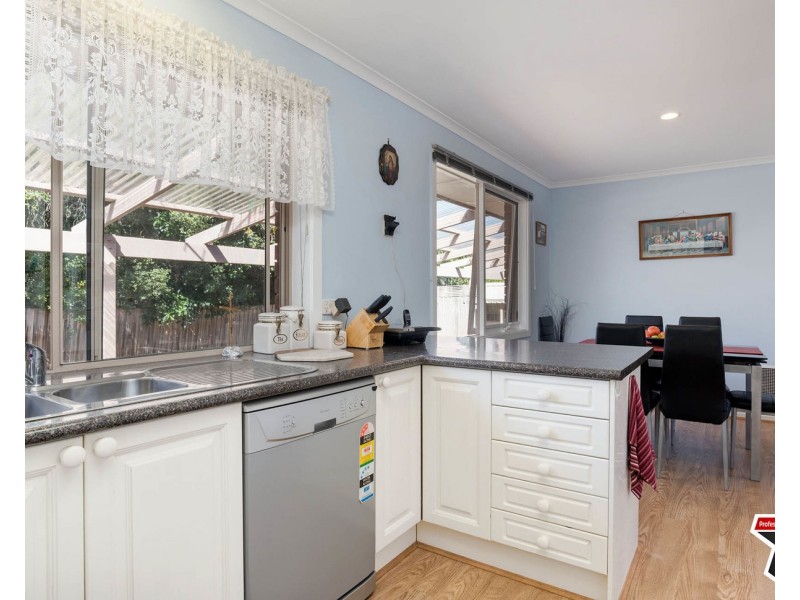 6 Dinsdale Court, Mooroolbark VIC 3138