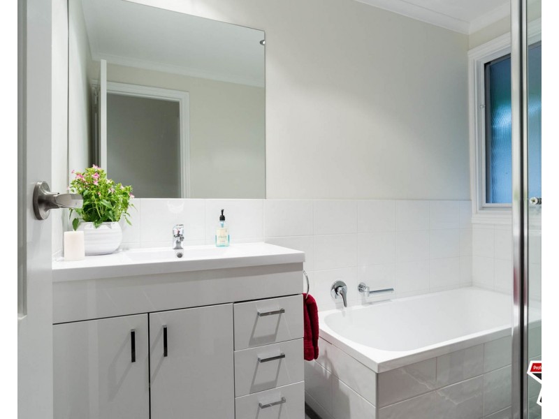 5 Sunburst Court, Mooroolbark VIC 3138
