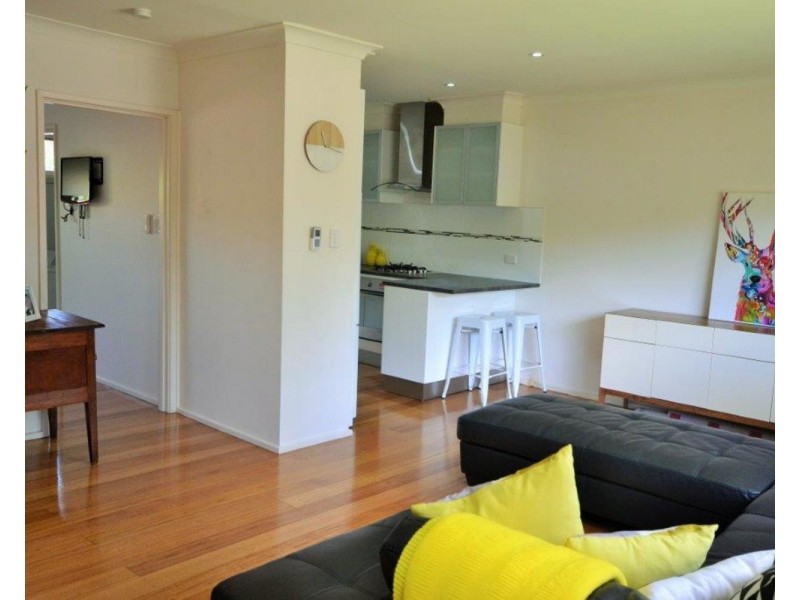 2/28 Shakespeare Avenue, Mooroolbark VIC 3138