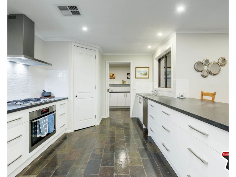 2 Drysdale Place, Mooroolbark VIC 3138