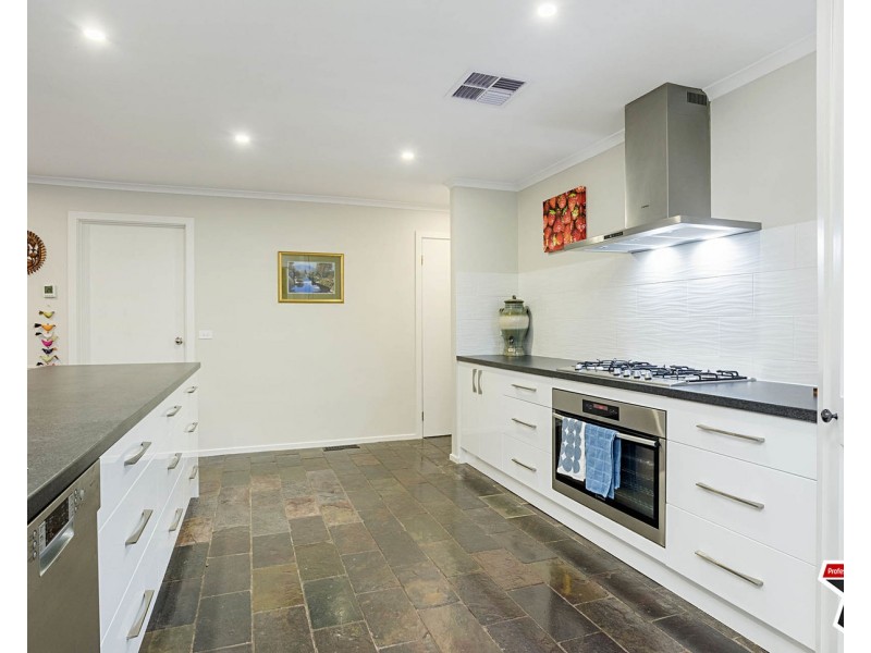 2 Drysdale Place, Mooroolbark VIC 3138