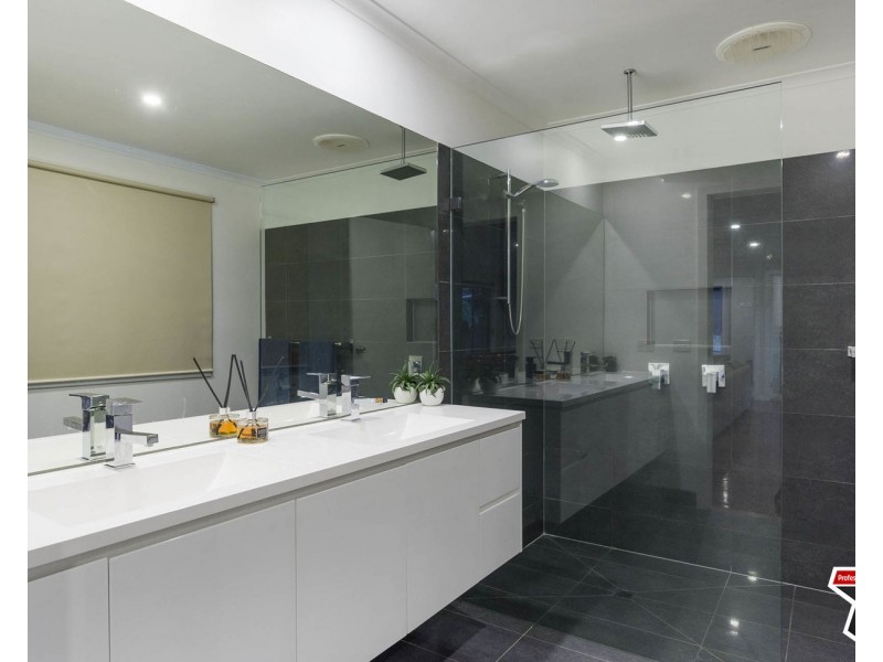 2 Drysdale Place, Mooroolbark VIC 3138