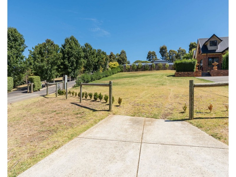 14 High Tor, Mooroolbark VIC 3138