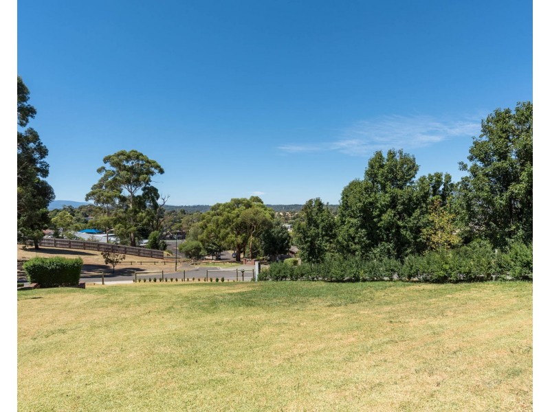 14 High Tor, Mooroolbark VIC 3138