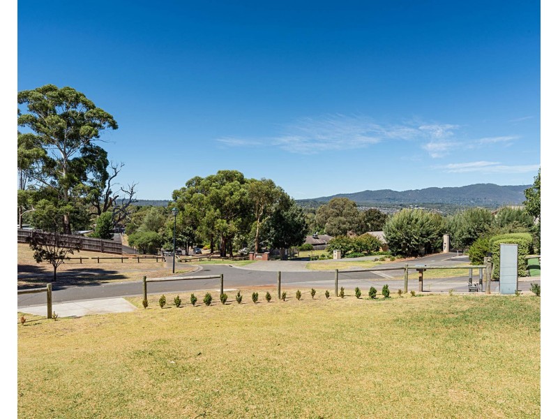 14 High Tor, Mooroolbark VIC 3138