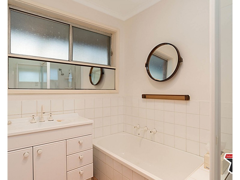 36 McDermott Avenue, Mooroolbark VIC 3138