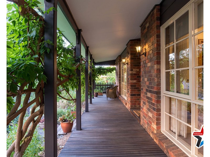 5 Gill Place, Mooroolbark VIC 3138