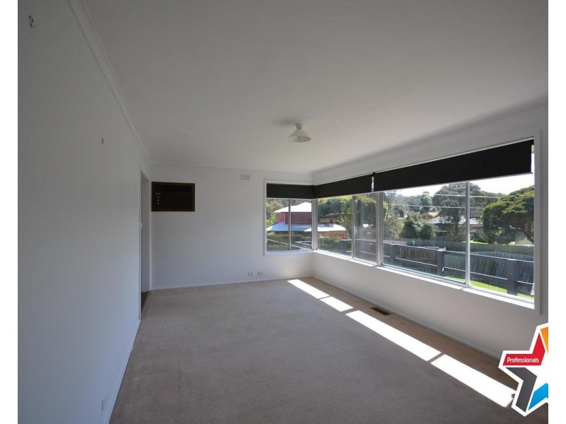 50 Greenslopes Drive, Mooroolbark VIC 3138