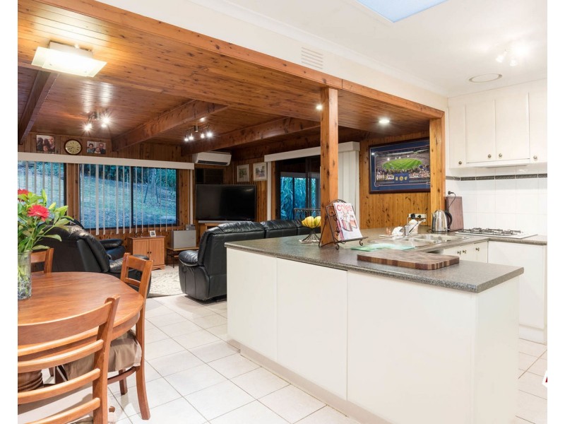 4 Meadowlark Lane, Mooroolbark VIC 3138