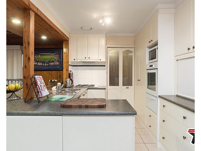 4 Meadowlark Lane, Mooroolbark VIC 3138
