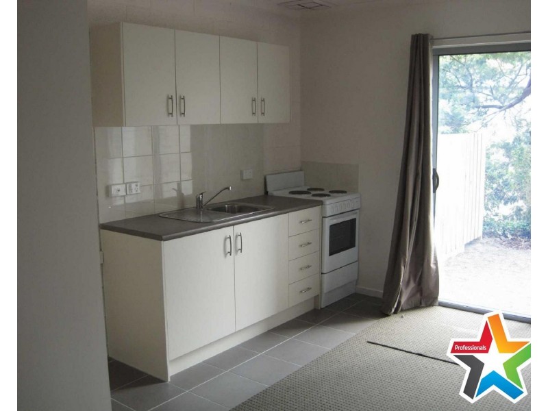 17/8-10 Mount View Parade, Mooroolbark VIC 3138