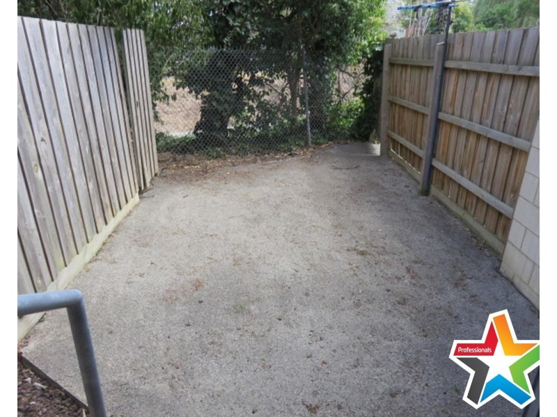 17/8-10 Mount View Parade, Mooroolbark VIC 3138