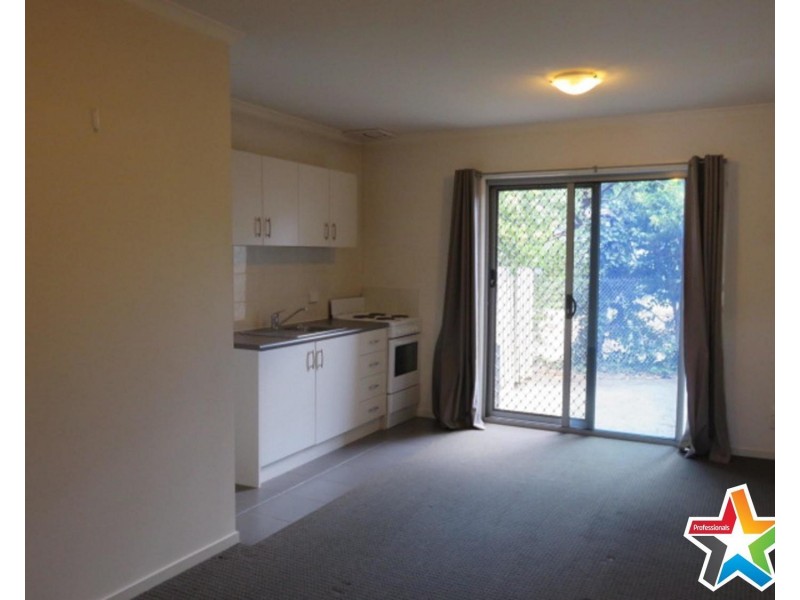 17/8-10 Mount View Parade, Mooroolbark VIC 3138