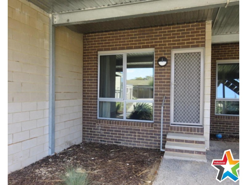 17/8-10 Mount View Parade, Mooroolbark VIC 3138