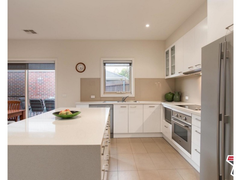 35 Highland Crescent, Mooroolbark VIC 3138