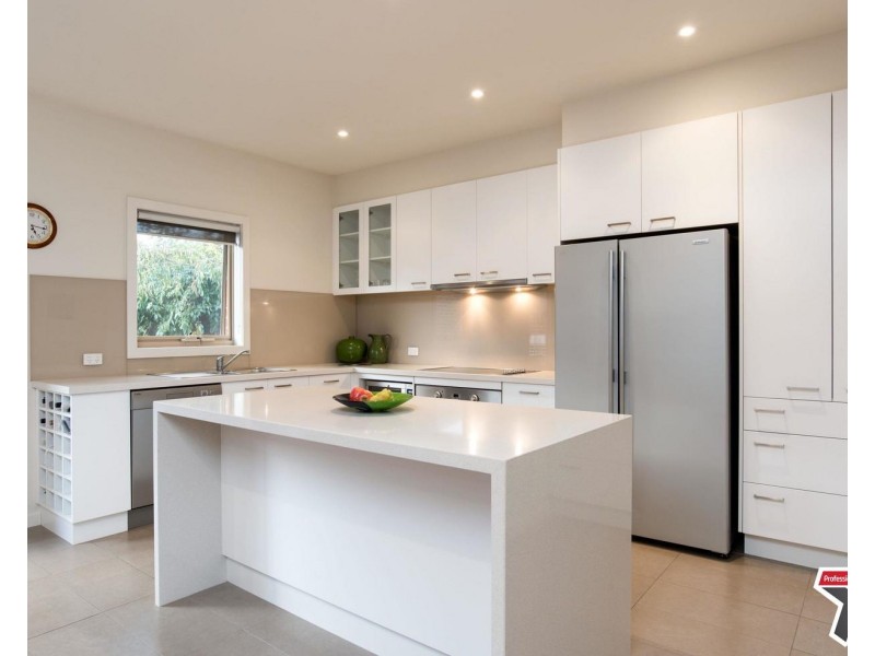 35 Highland Crescent, Mooroolbark VIC 3138