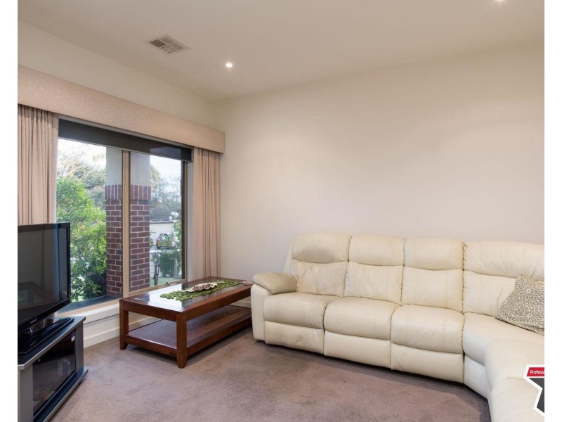 35 Highland Crescent, Mooroolbark VIC 3138
