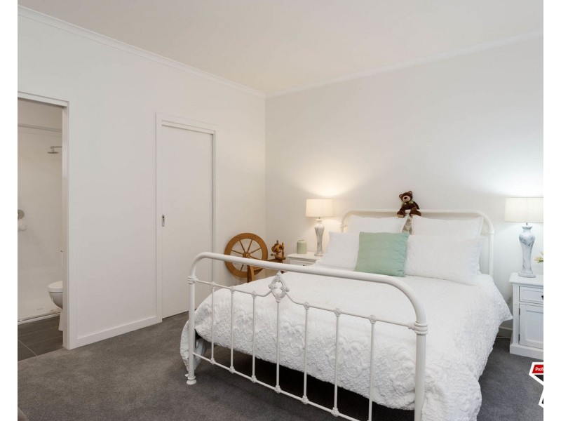 5 Holmes Road, Mooroolbark VIC 3138