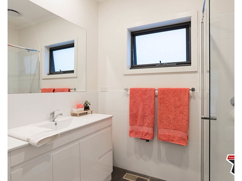 5 Holmes Road, Mooroolbark VIC 3138