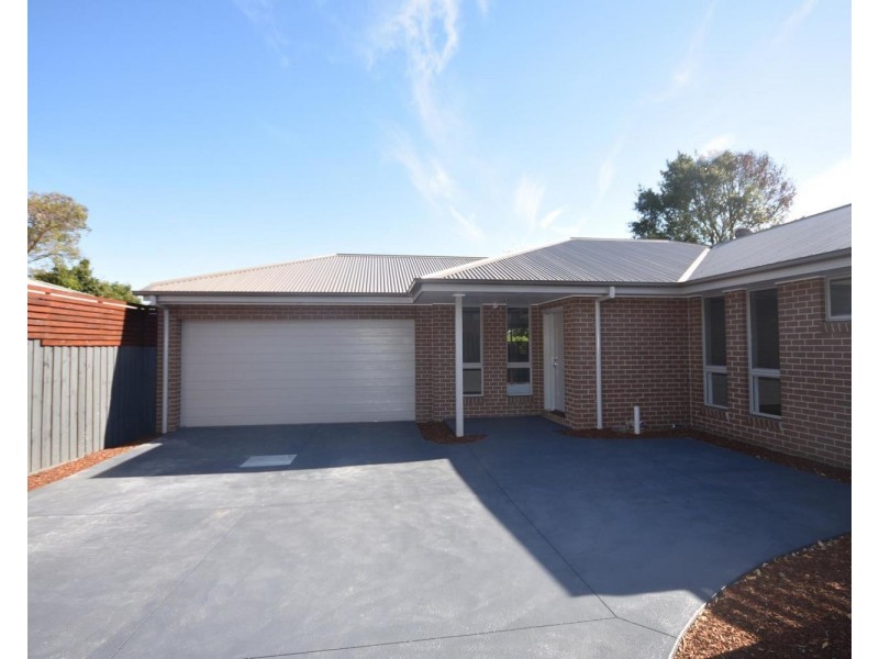 2/18 Chirnside Drive, Chirnside Park VIC 3116