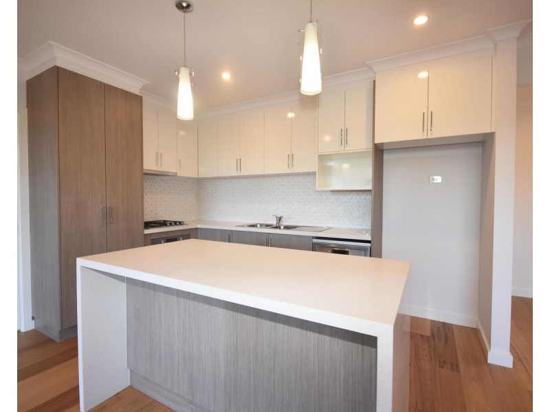 2/18 Chirnside Drive, Chirnside Park VIC 3116