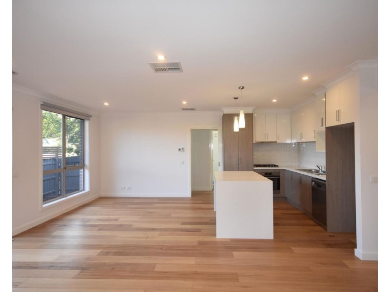 2/18 Chirnside Drive, Chirnside Park VIC 3116